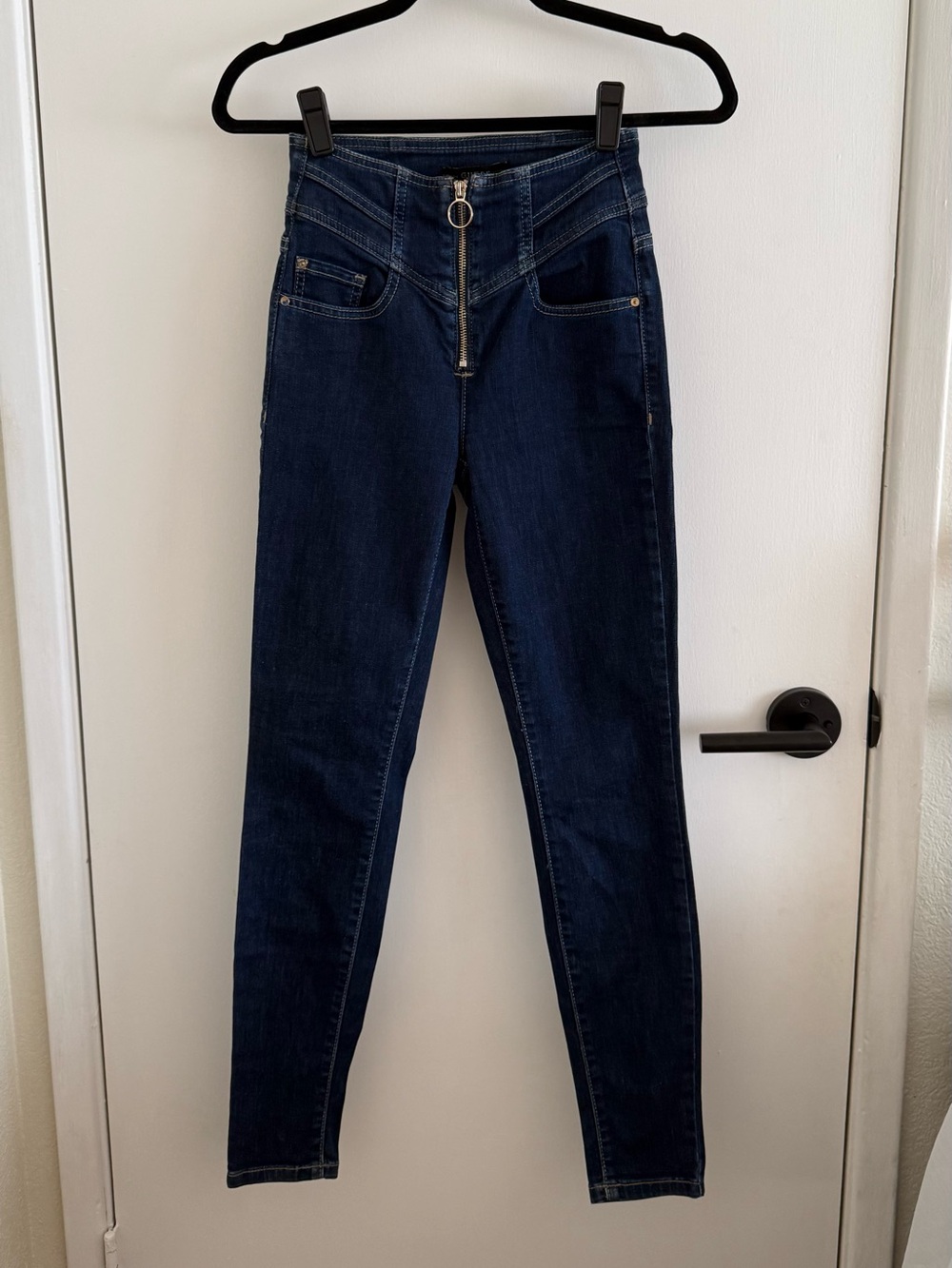 GUESS Ultra High Waist Dark Wash Skinny Jeans with Structured Waist & Ring Zip